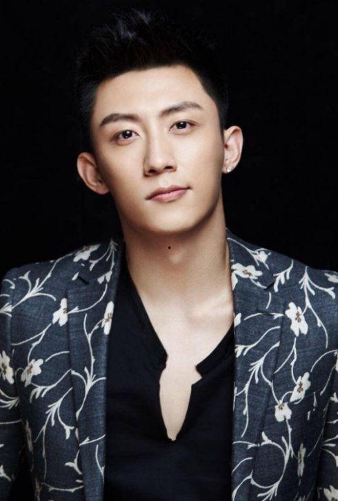 圈内小料爆料黄景瑜,圈内小料揭秘，实力派演员背后的故事